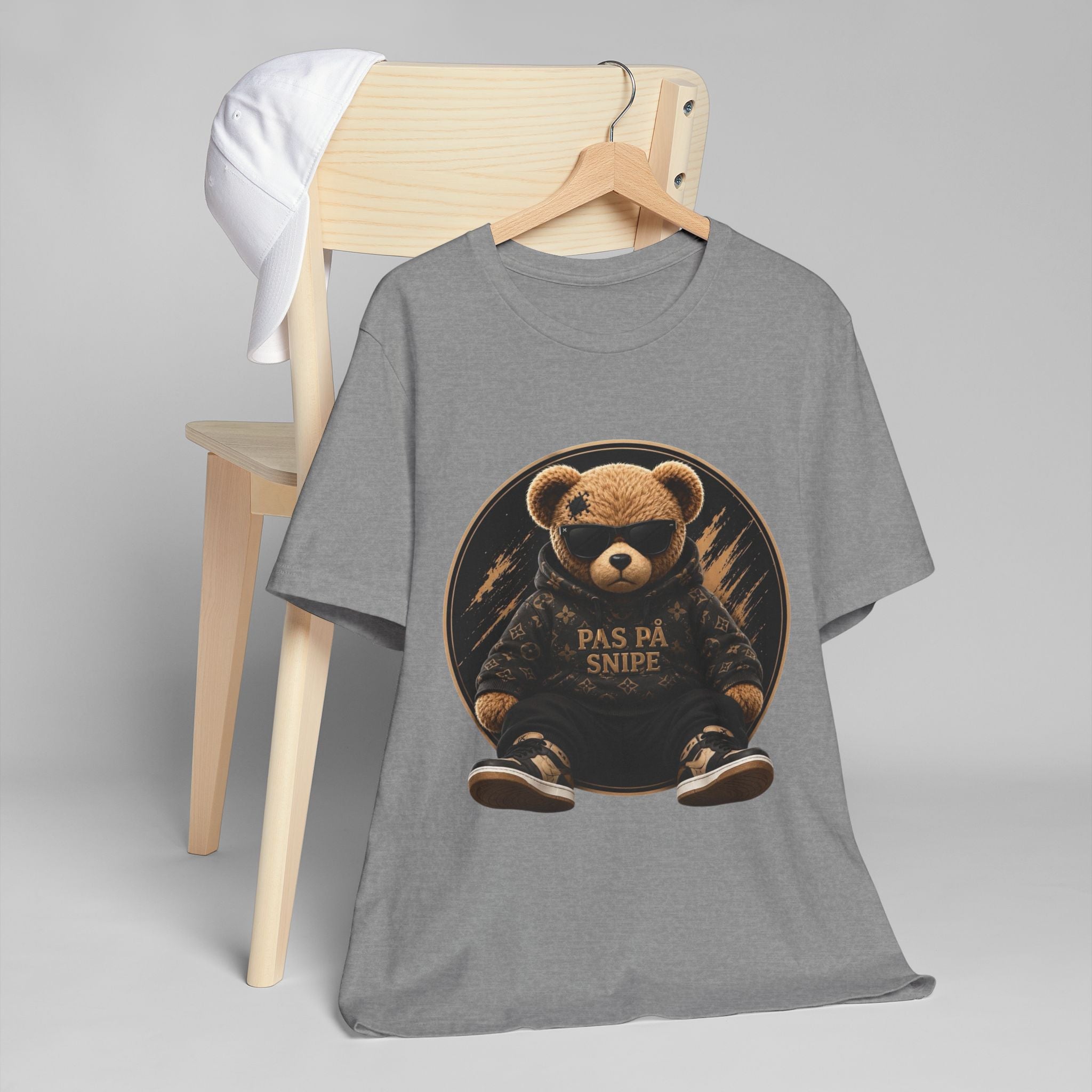 T‑Shirt — 'Pas På Snipe' Teddy Bear Graphic Tee