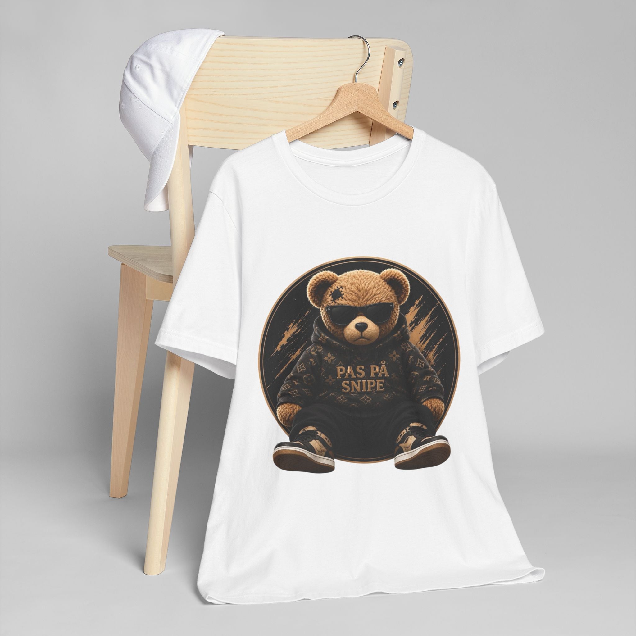 T‑Shirt — 'Pas På Snipe' Teddy Bear Graphic Tee