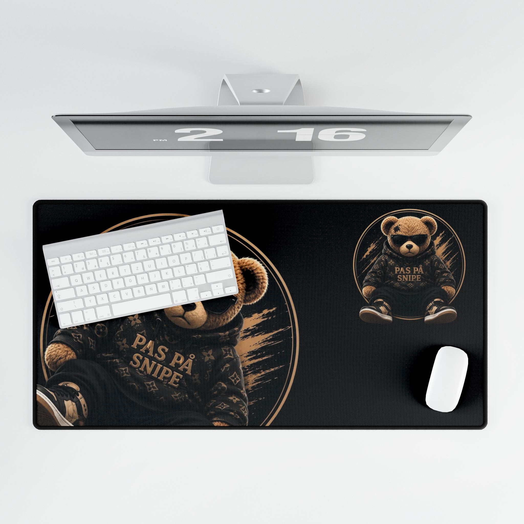 Pas På Snipe Teddy Desk Mat — XXL Gaming/Work Mousepad with Stylish Bear Design