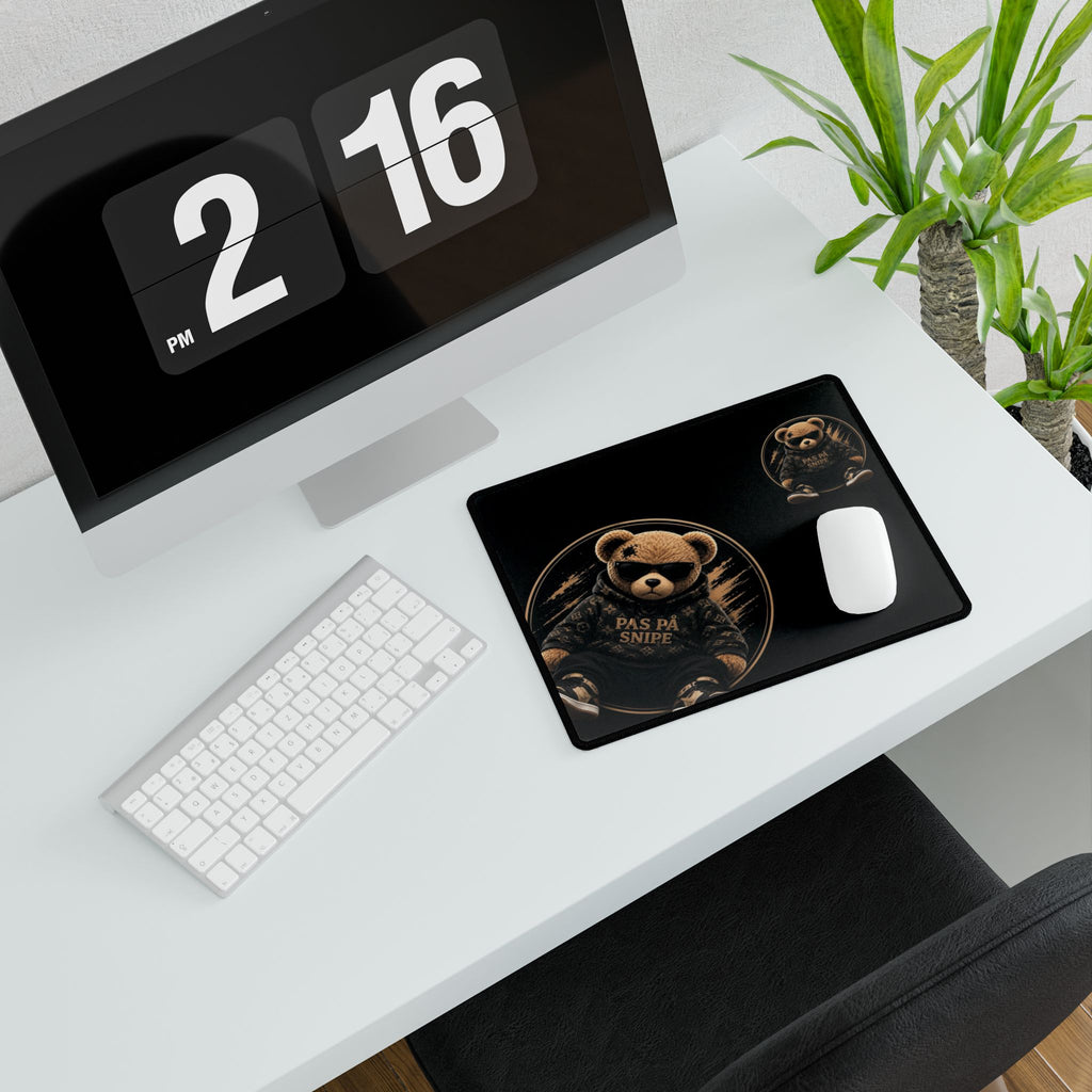 Pas På Snipe Teddy Desk Mat — XXL Gaming/Work Mousepad with Stylish Bear Design